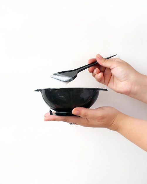 Ręka trzymająca łyżkę